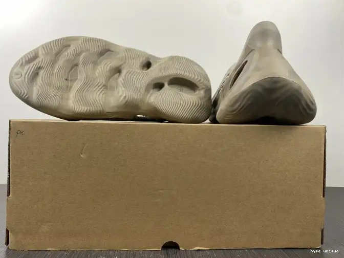 hype Adidas GX4472 Sage Foam RNNR Yeezy Stone 0601